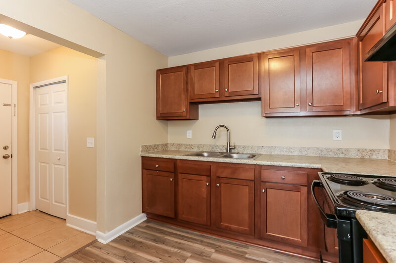 1,265/Mo, 5339 Newcombe Rd Jacksonville, FL 32209 Kitchen View