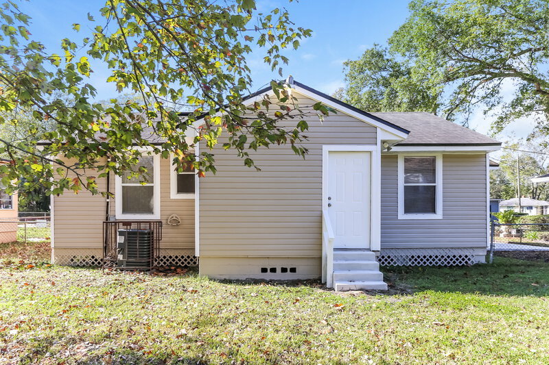 1,265/Mo, 5339 Newcombe Rd Jacksonville, FL 32209 Rear View
