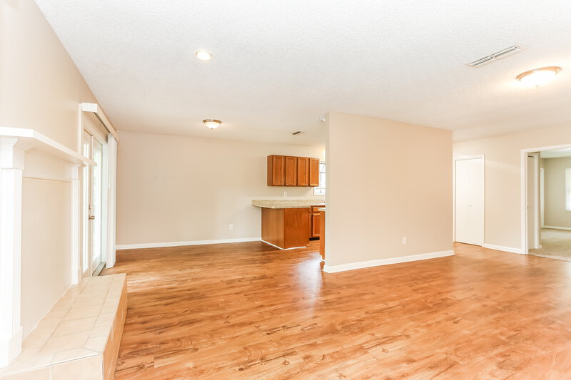 3,150/Mo, 5381 Fremont St Jacksonville, FL 32210 Living Room View 2