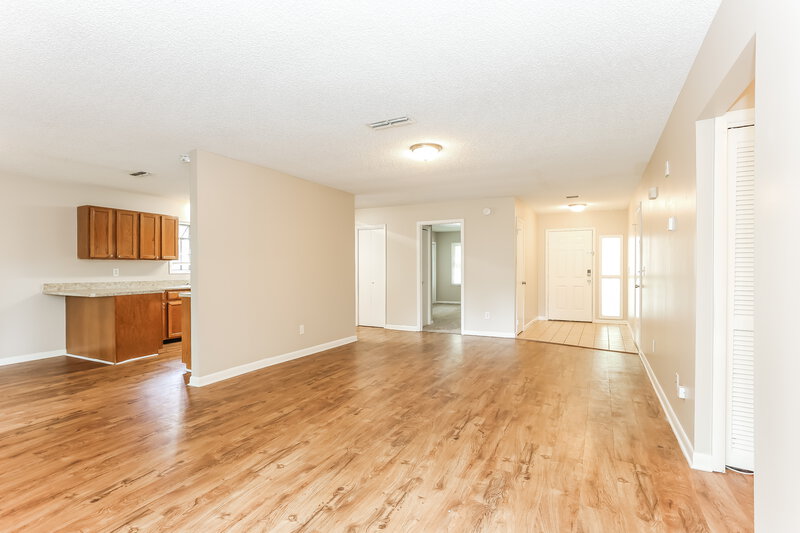 3,150/Mo, 5381 Fremont St Jacksonville, FL 32210 Living Room View 3