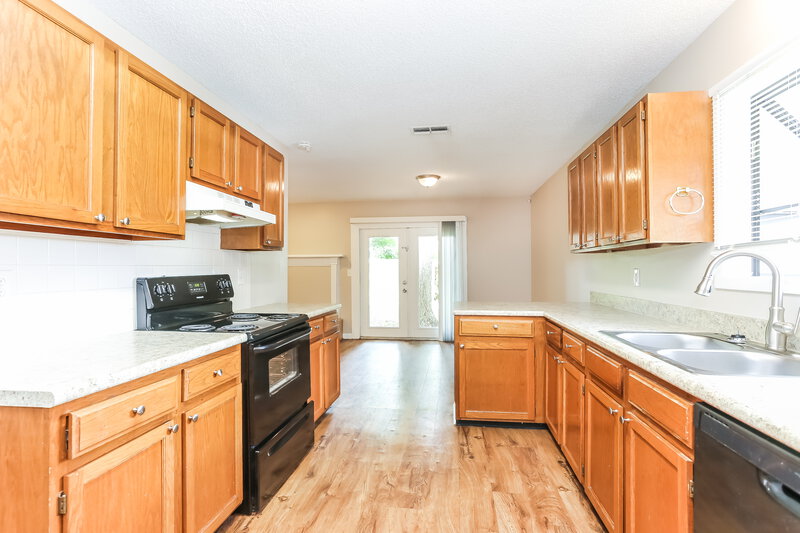 3,150/Mo, 5381 Fremont St Jacksonville, FL 32210 Kitchen View