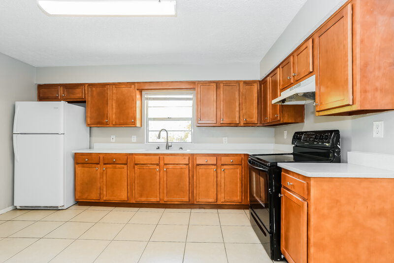 1,725/Mo, 5433 Matanzas Cir Jacksonville, FL 32211 Kitchen View