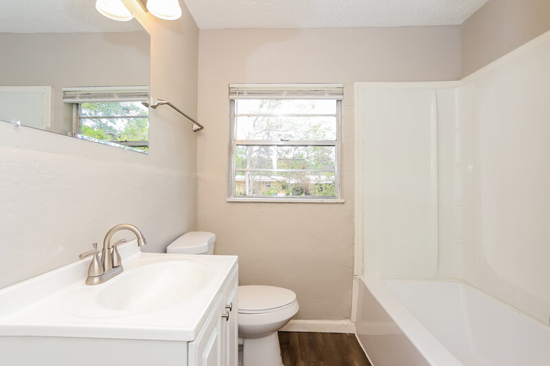 1,725/Mo, 5433 Matanzas Cir Jacksonville, FL 32211 Bathroom View