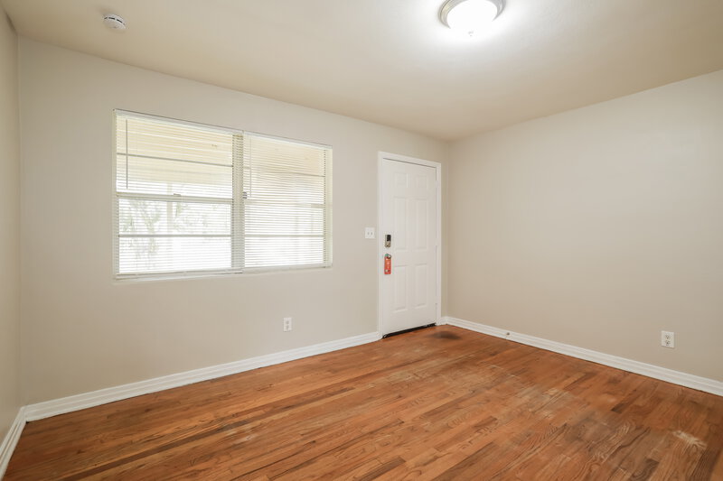 1,385/Mo, 5441 Cardan Rd Jacksonville, FL 32244 Living Room View