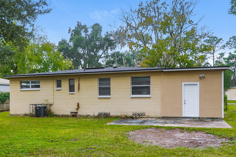 1,385/Mo, 5441 Cardan Rd Jacksonville, FL 32244 Rear View