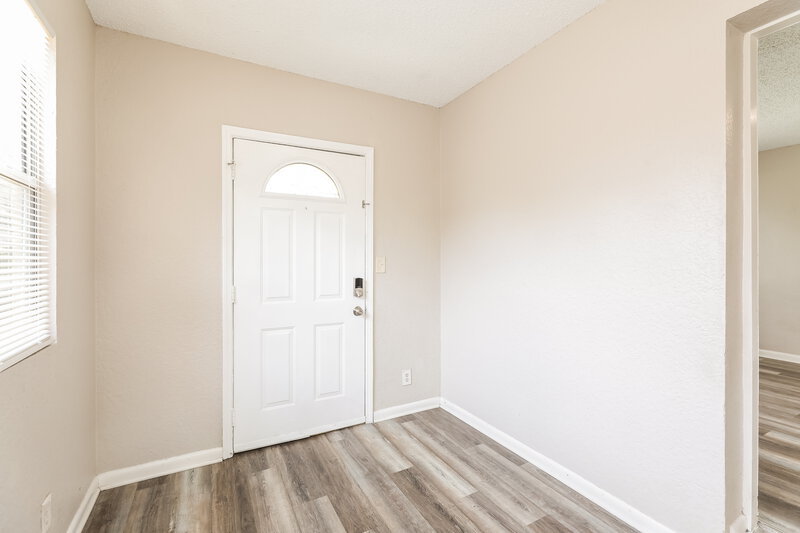 1,220/Mo, 5528 Vernon Rd Jacksonville, FL 32209 Foyer View