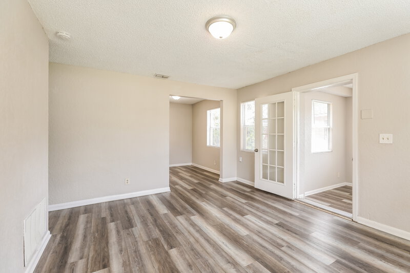 1,220/Mo, 5528 Vernon Rd Jacksonville, FL 32209 Living Room View