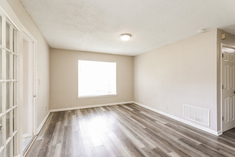 1,220/Mo, 5528 Vernon Rd Jacksonville, FL 32209 Living Room View 2