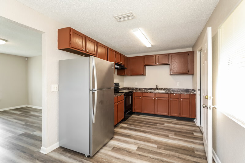 1,220/Mo, 5528 Vernon Rd Jacksonville, FL 32209 Kitchen View