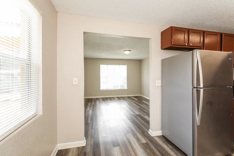 1,220/Mo, 5528 Vernon Rd Jacksonville, FL 32209 Kitchen View 2
