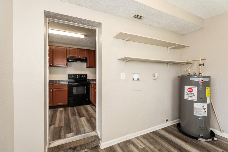 1,220/Mo, 5528 Vernon Rd Jacksonville, FL 32209 Laundry Room View