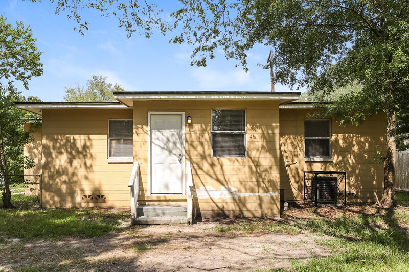 1,220/Mo, 5528 Vernon Rd Jacksonville, FL 32209 Rear View