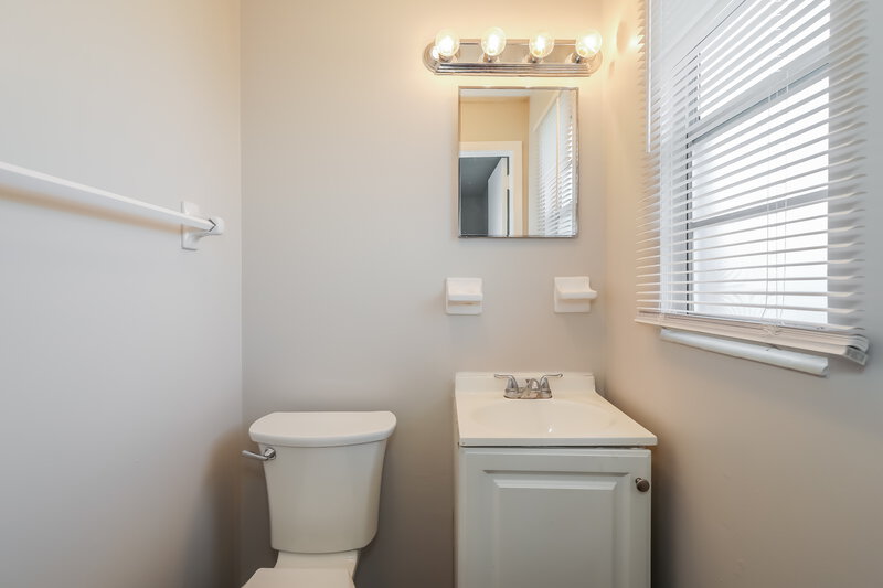 1,980/Mo, 5658 Minocqua St Jacksonville, FL 32210 Main Bathroom View