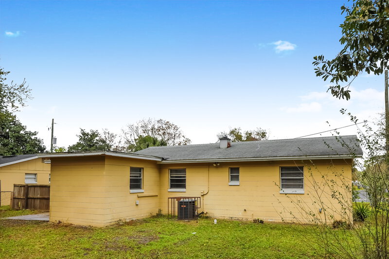 1,980/Mo, 5658 Minocqua St Jacksonville, FL 32210 Rear View