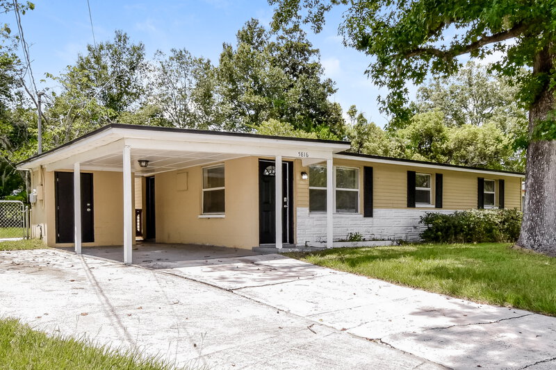 1,940/Mo, 5816 Sonora Dr W Jacksonville, FL 32244 Front View 2