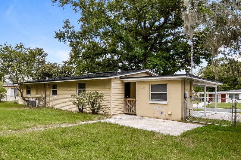 1,940/Mo, 5816 Sonora Dr W Jacksonville, FL 32244 Rear View 3