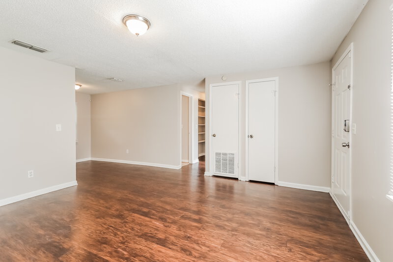 1,315/Mo, 5934 Camaro Dr W Jacksonville, FL 32244 Living Room View