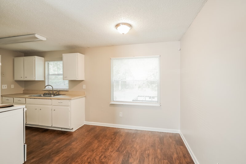 1,315/Mo, 5934 Camaro Dr W Jacksonville, FL 32244 Dining Room View