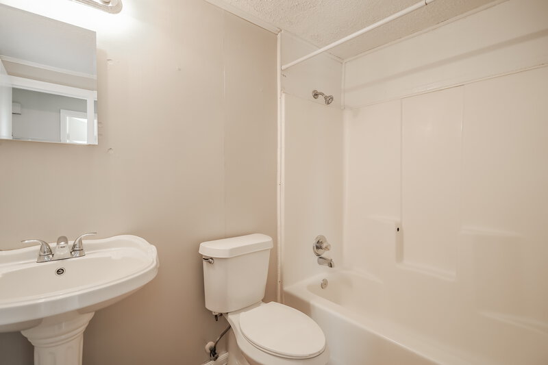 1,315/Mo, 5934 Camaro Dr W Jacksonville, FL 32244 Bathroom View