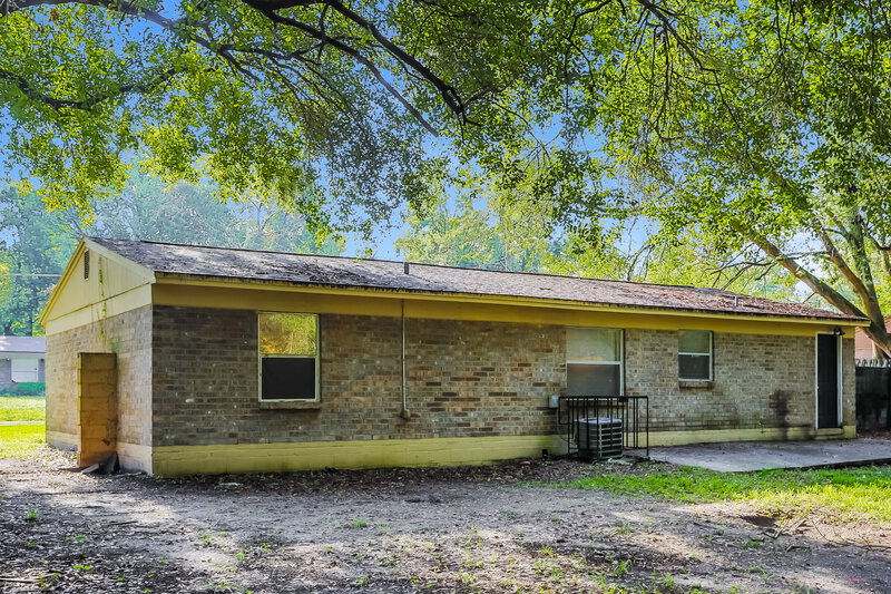 1,315/Mo, 5934 Camaro Dr W Jacksonville, FL 32244 Rear View