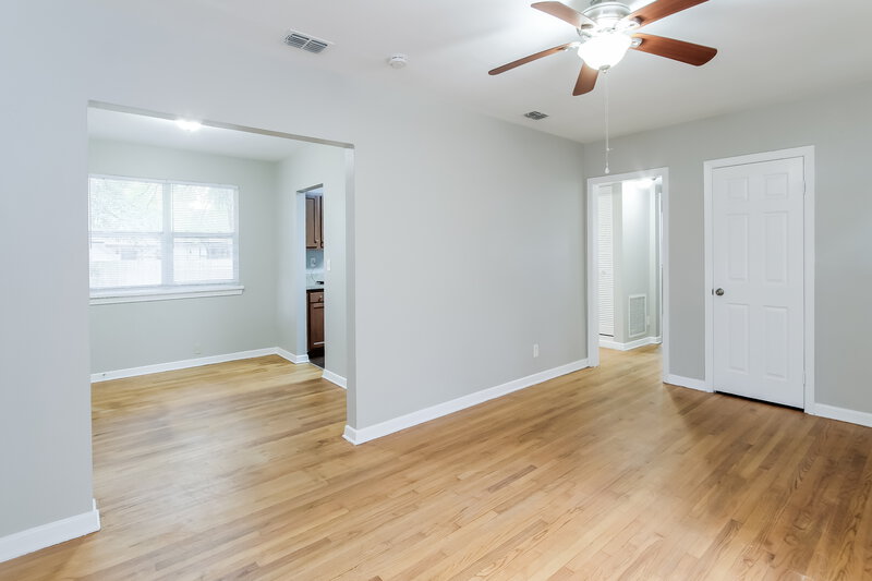 1,670/Mo, 6020 Woodside Dr Jacksonville, FL 32210 Living Room View