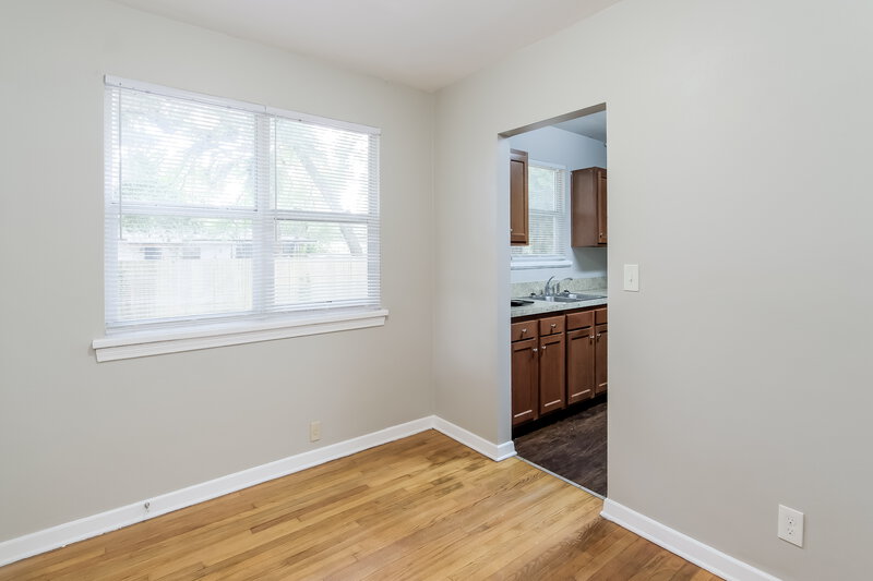 1,670/Mo, 6020 Woodside Dr Jacksonville, FL 32210 Dining Room View 3