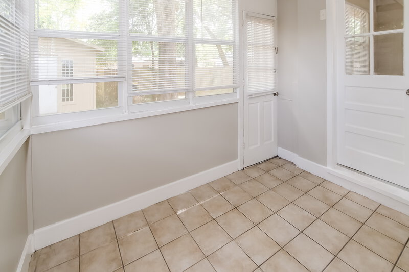 1,670/Mo, 6020 Woodside Dr Jacksonville, FL 32210 Sun Room View