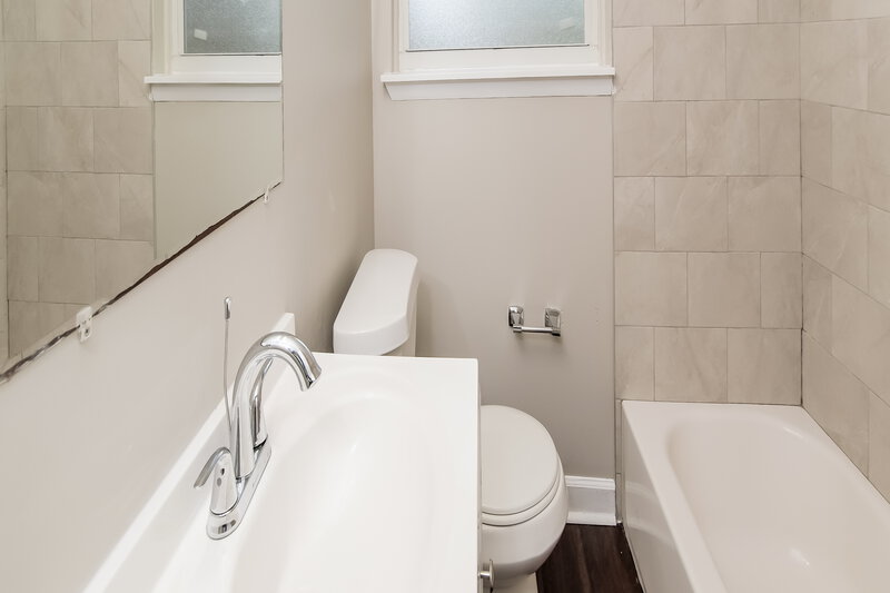 1,670/Mo, 6020 Woodside Dr Jacksonville, FL 32210 Bathroom View