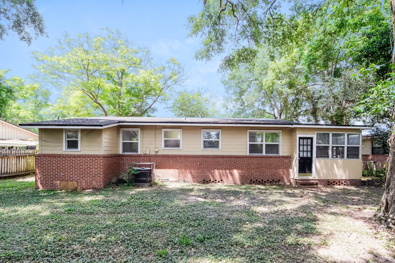 1,670/Mo, 6020 Woodside Dr Jacksonville, FL 32210 Rear View