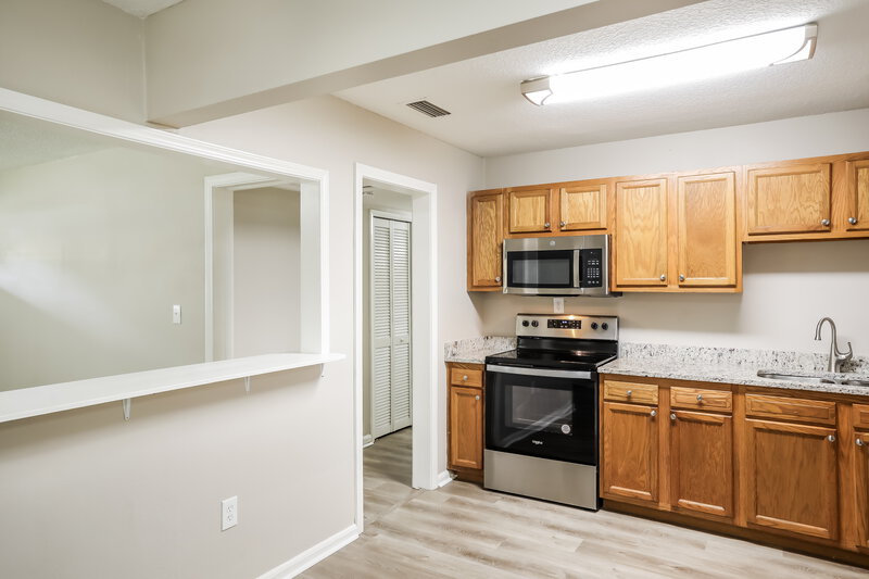 2,130/Mo, 6227 Pine Summit Dr Jacksonville, FL 32211 Kitchen View 2