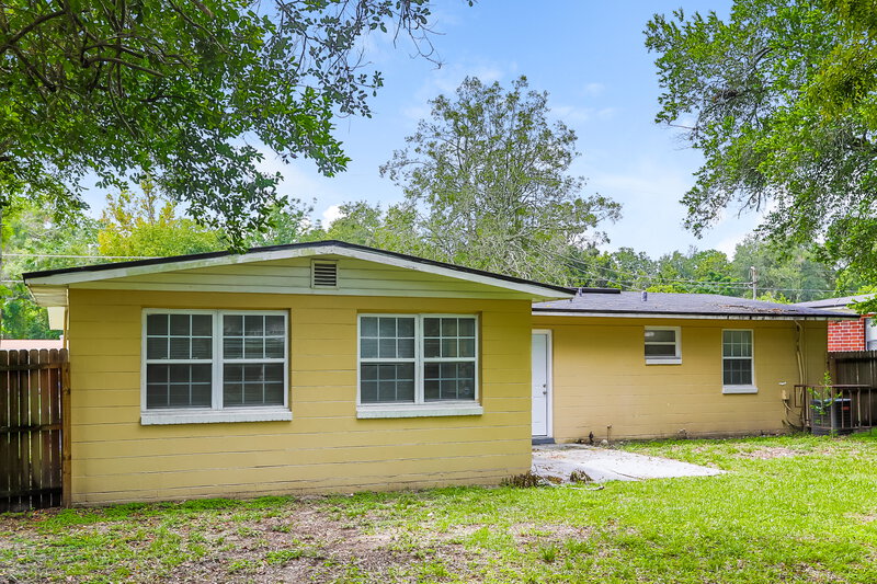 2,130/Mo, 6227 Pine Summit Dr Jacksonville, FL 32211 Rear View