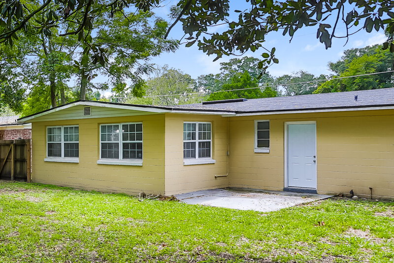 2,130/Mo, 6227 Pine Summit Dr Jacksonville, FL 32211 Rear View 2