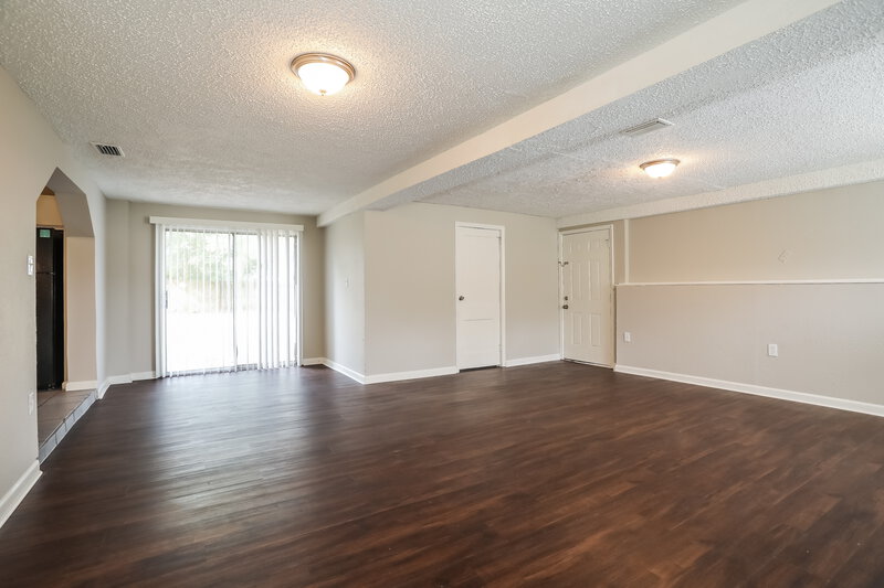 1,460/Mo, 6350 Pennant Dr W Jacksonville, FL 32244 Living Room View 3