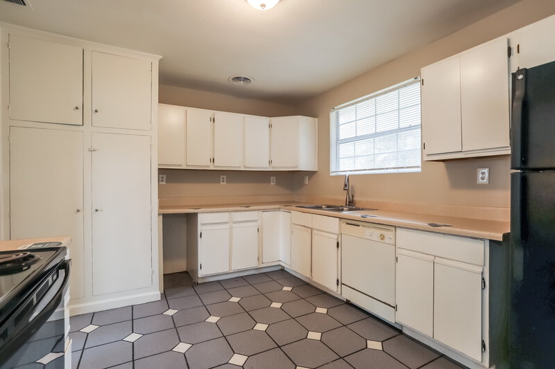 1,460/Mo, 6350 Pennant Dr W Jacksonville, FL 32244 Kitchen View
