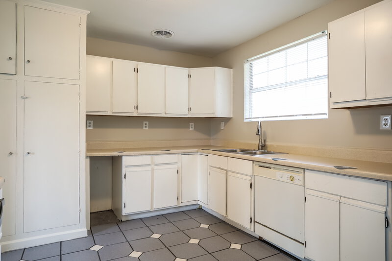 1,460/Mo, 6350 Pennant Dr W Jacksonville, FL 32244 Kitchen View 2