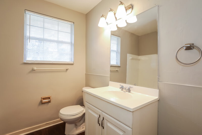 1,460/Mo, 6350 Pennant Dr W Jacksonville, FL 32244 Bathroom View