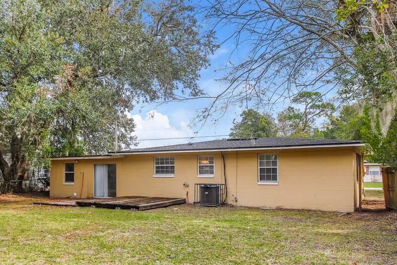 1,460/Mo, 6350 Pennant Dr W Jacksonville, FL 32244 Rear View