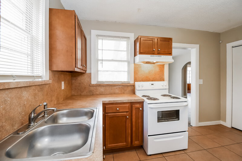 1,170/Mo, 6403 Kathryn Dr Jacksonville, FL 32208 Kitchen View 2