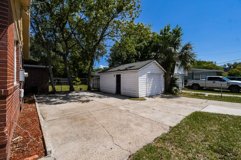 1,170/Mo, 6403 Kathryn Dr Jacksonville, FL 32208 Rear View