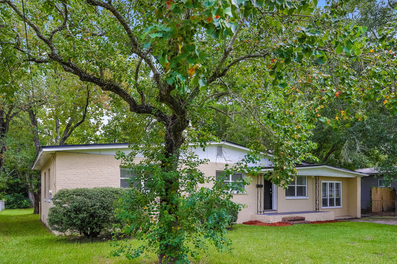 2,200/Mo, 6511 Burgundy Rd S Jacksonville, FL 32210 Front View