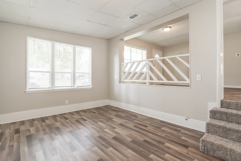 2,200/Mo, 6511 Burgundy Rd S Jacksonville, FL 32210 Family Room View 2