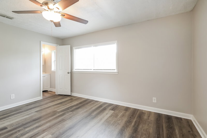 2,200/Mo, 6511 Burgundy Rd S Jacksonville, FL 32210 Main Bedroom View 2