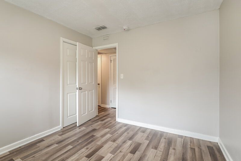 2,200/Mo, 6511 Burgundy Rd S Jacksonville, FL 32210 Bedroom View 2