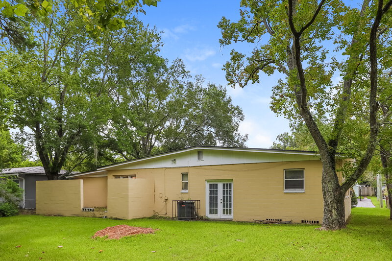2,200/Mo, 6511 Burgundy Rd S Jacksonville, FL 32210 Rear View 2