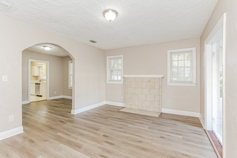 1,235/Mo, 6514 N Pearl St Jacksonville, FL 32208 Living Room View 2