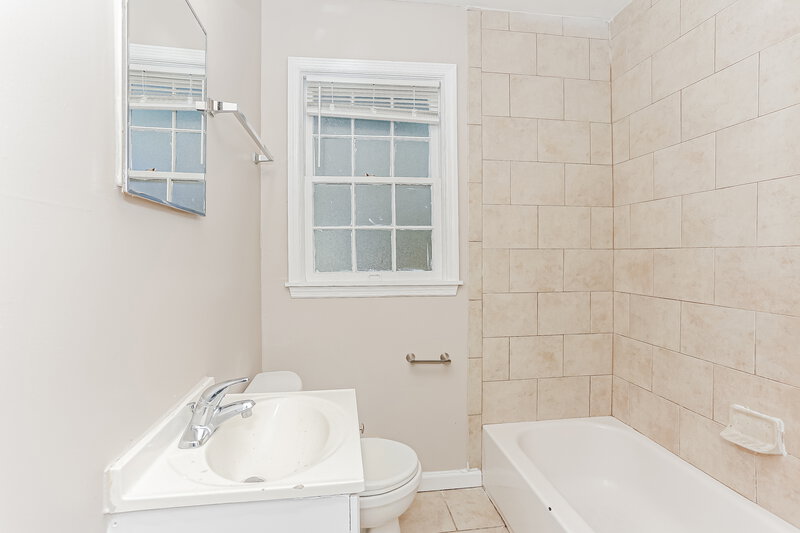 1,235/Mo, 6514 N Pearl St Jacksonville, FL 32208 Bathroom View