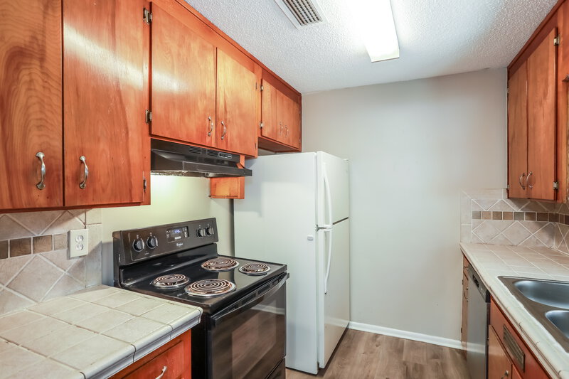 1,510/Mo, 6532 Albicore Rd Jacksonville, FL 32244 Kitchen View 2
