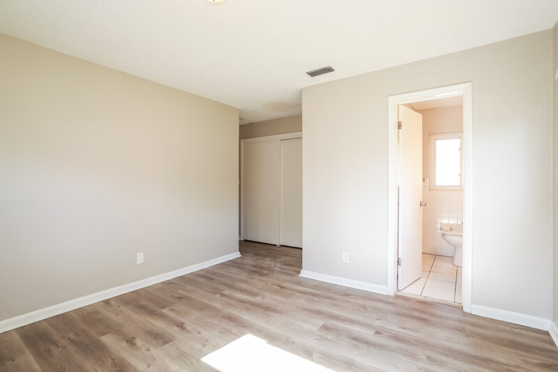 1,510/Mo, 6532 Albicore Rd Jacksonville, FL 32244 Main Bedroom View 2