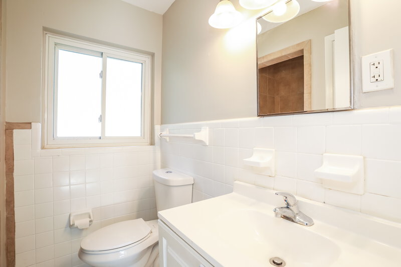 1,510/Mo, 6532 Albicore Rd Jacksonville, FL 32244 Main Bathroom View