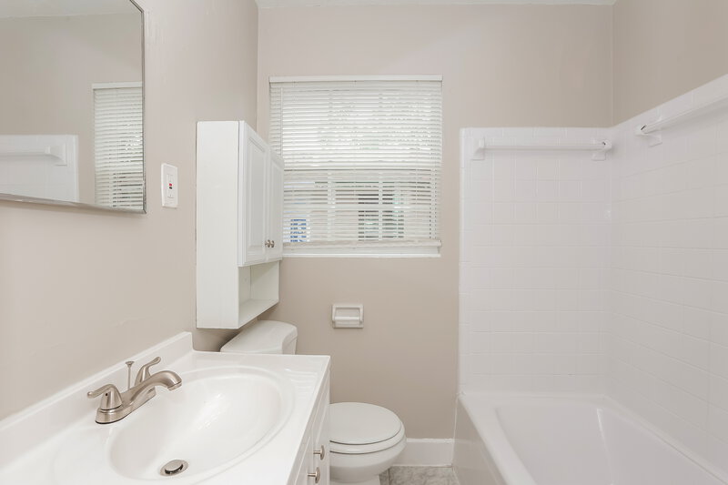 1,265/Mo, 6552 Perry St Jacksonville, FL 32208 Bathroom View